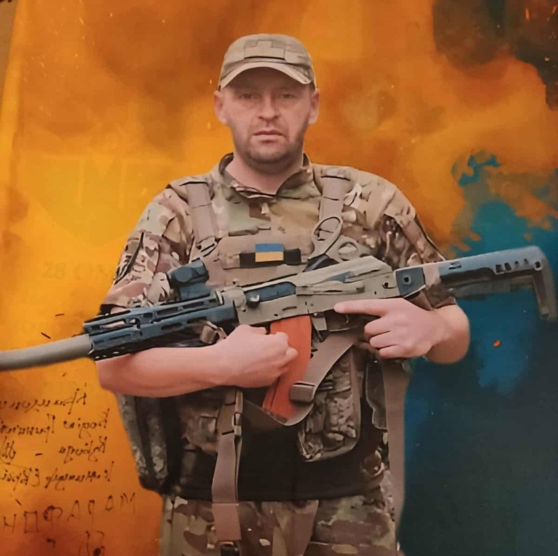 Прикарпаття втратило ще двох військових на війні проти російських окупантів. На фронті загинули Василь Дутка та Віталій Ткачук